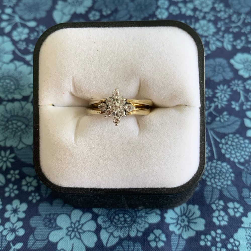 Very interesting two way costume jewelry ring with CZ and gold tone band. VGUC.
